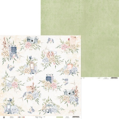 Papel decorativo double face com padrão floral e objetos vintage e verso verde texturizado