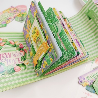 Cadernos decorativos coloridos com tema floral e texto 'GROW WITH LOVE'