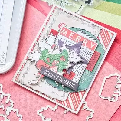 Cartão artesanal de Natal com ornamentos de papel e carimbo