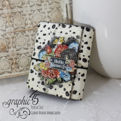 Caderno decorado com colagem floral e texto 'Hello Beautiful'