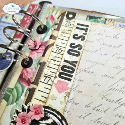 Caderno decorado com flores cor-de-rosa, texto 'I MISS YOU SO!!' e escrita manuscrita