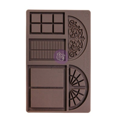 Molde de silicone para chocolate castanho com vários compartimentos de diferentes formatos e padrões