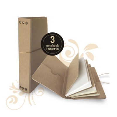 Conjunto de três cadernos de papel kraft marrons com elástico e argolas metálicas