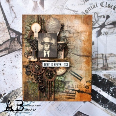 Colagem artística vintage com foto de homem, engrenagens, ampulheta e texto 'HOPE IS NEVER LOST'