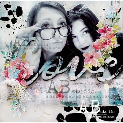 Dupla feminina em imagem artística com flores coloridas e texto love