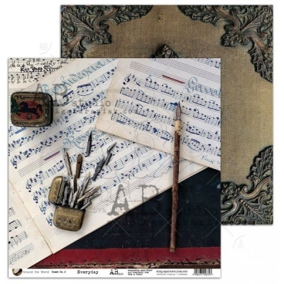 Partituras musicais manuscritas com penas de escrita antigas e caixa metálica sobre fundo tecido ornamentado.