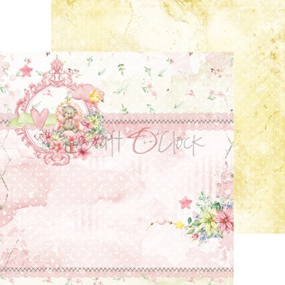 Papel de scrapbook floral com ursinho e texto Sweet O'clock em tons rosa e bege