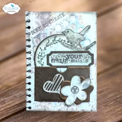 Caderno pequeno decorado com pássaro, flor, coração e texto