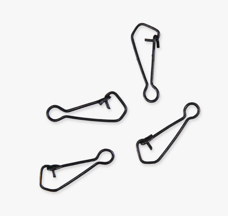 Engate com destorcedor Lineaeffe 4990295 10 unidades Quatro mosquetões pretos simples sobre fundo branco