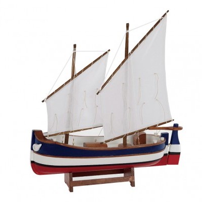 Barco decorativo em madeira com velas brancas