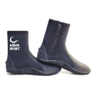 Botas Aqua Sport pretas em neopreno com sola antiderrapante e fecho lateral