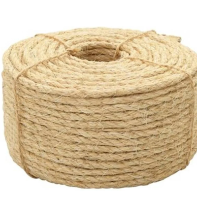 Rolo de corda natural grosso enrolado