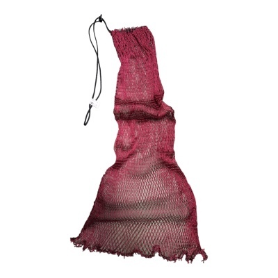 Rede vermelha de malha com cordão preto