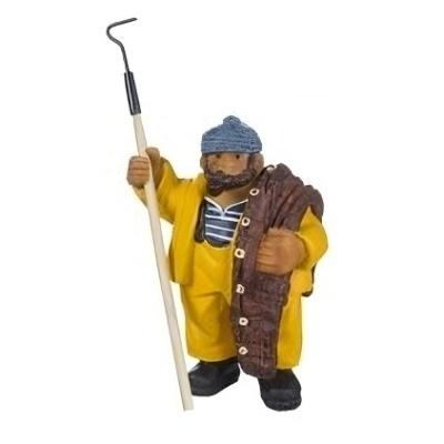 Figura decorativa de pescador com roupa amarela segurando remo e rede
