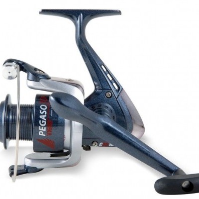 Carretel de pesca PEGASO preto e cinzento com detalhes vermelhos e prateados