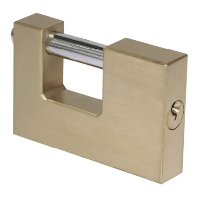 Cadeado metálico dourado com haste prateada em fundo branco