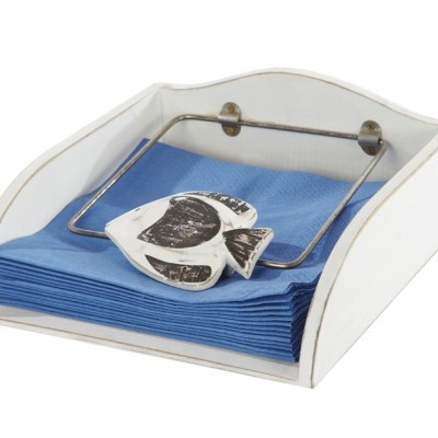 Porta guardanapos de madeira branca com suporte metálico em forma de peixe e guardanapos azuis