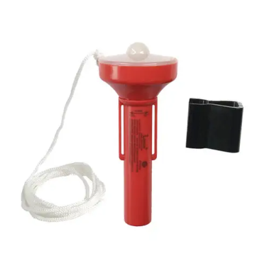 Apresenta produto vermelho cilíndrico com cordão branco e objeto preto ao lado