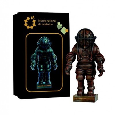 Estatueta de mergulhador antigo bronze e caixa do museu.