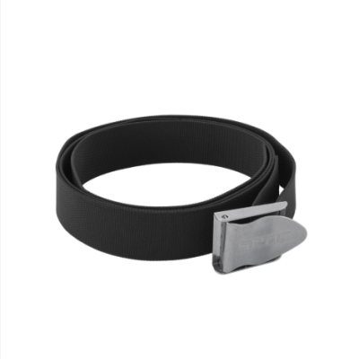 Cinto preto de tecido com fivela metálica prateada