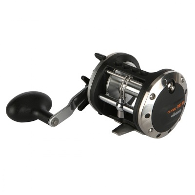 Carreto de pesca Classic Pro 7.0 preto e prateado sobre fundo branco