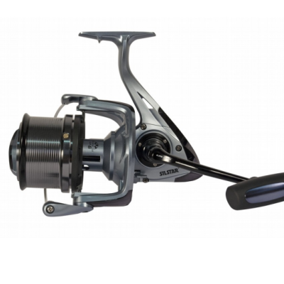 Rebobinador de carretel para pesca cinzento metálico com alça ergonómica e texto SILSTAR
