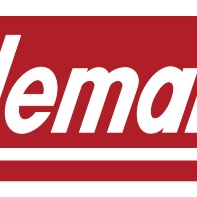 Logótipo da marca Coleman em fundo vermelho com letras brancas e um ícone de candeeiro