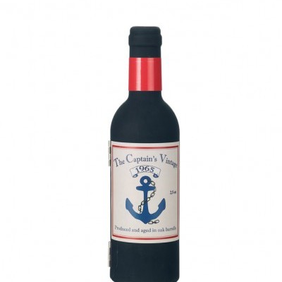 Garrafa de vinho com rótulo The Captain's Vintage 1965 e âncora azul