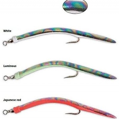 Três iscas de pesca flexíveis em branco, luminoso e vermelho japonês com anzóis