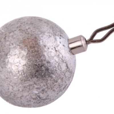 Chumbo de pesca esférico cinzento com gancho metálico