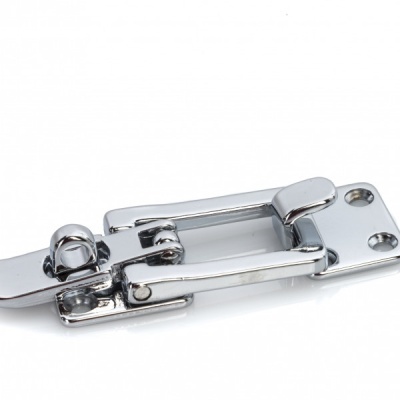 Fecho de metal cromado prateado com sistema de tranca articulada