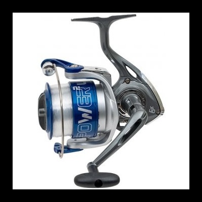 Carretel de pesca metálico e plástico azul e prateado isolado