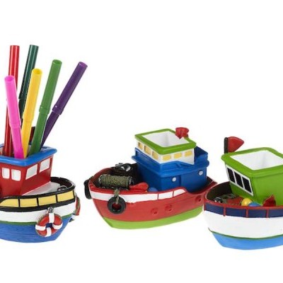 Porta-canetas em forma de barcos coloridos