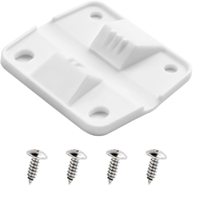 Base plástica branca com quatro parafusos prateados