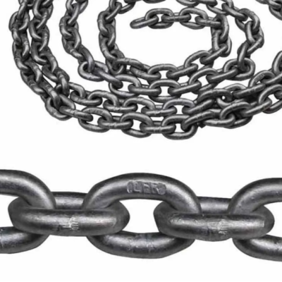 correntes de metal cinza com elos ovais e inscrição GITRO