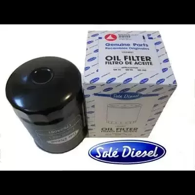 Filtro de óleo preto metálico e embalagem branca com texto da marca Solé Diesel