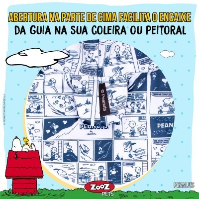 tecido branco com desenhos azuis de banda desenhada de Snoopy e texto explicativo em português sobre abertura para coleira