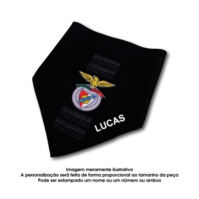 Máscara preta personalizada com emblema e nome Lucas
