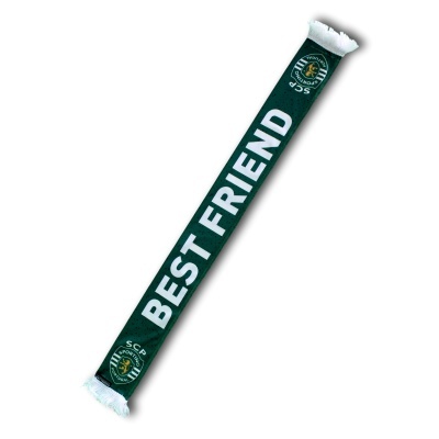 Cachecol verde e branco com texto BEST FRIEND e emblemas do Sporting Clube de Portugal