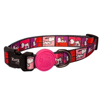 Coleira para cães rosa com padrões do Snoopy e fecho preto
