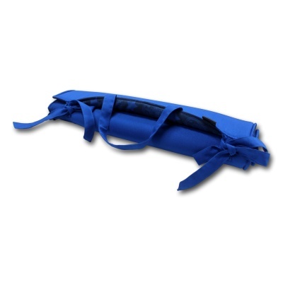 suporte azul de tecido acolchoado com alças e laços