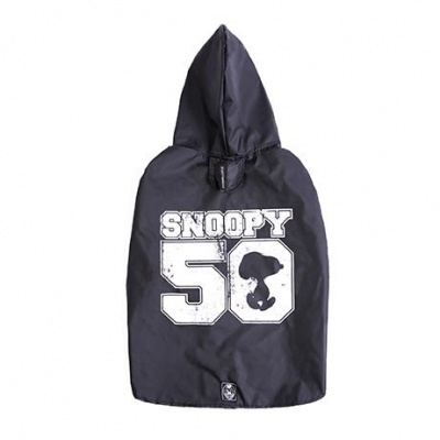 Capa preta para cão com capuz e estampa 'SNOOPY 50' em branco