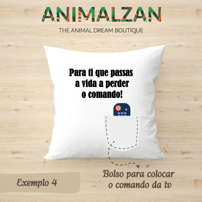 Almofada branca com bolso impresso para comando da TV e texto divertido