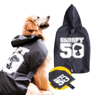 Casaco impermeável preto para cão com estampado Snoopy 58 e saco compacto amarelo