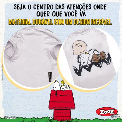 T-shirt branca com estampa Snoopy e Charlie Brown deitados, texto promocional acima e logo ZooZ Pets