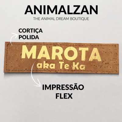 Etiqueta retangular de cortiça polida com texto amarelo