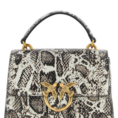 Bolsa de mão com padrão pele de serpente e fecho dourado decorado com pássaros