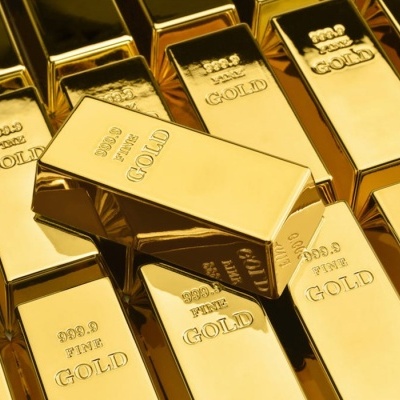 Barras de ouro empilhadas com inscrições 999.9 FINE GOLD