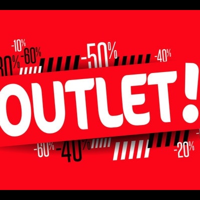 Fundo vermelho com texto OUTLET! e percentagens de desconto