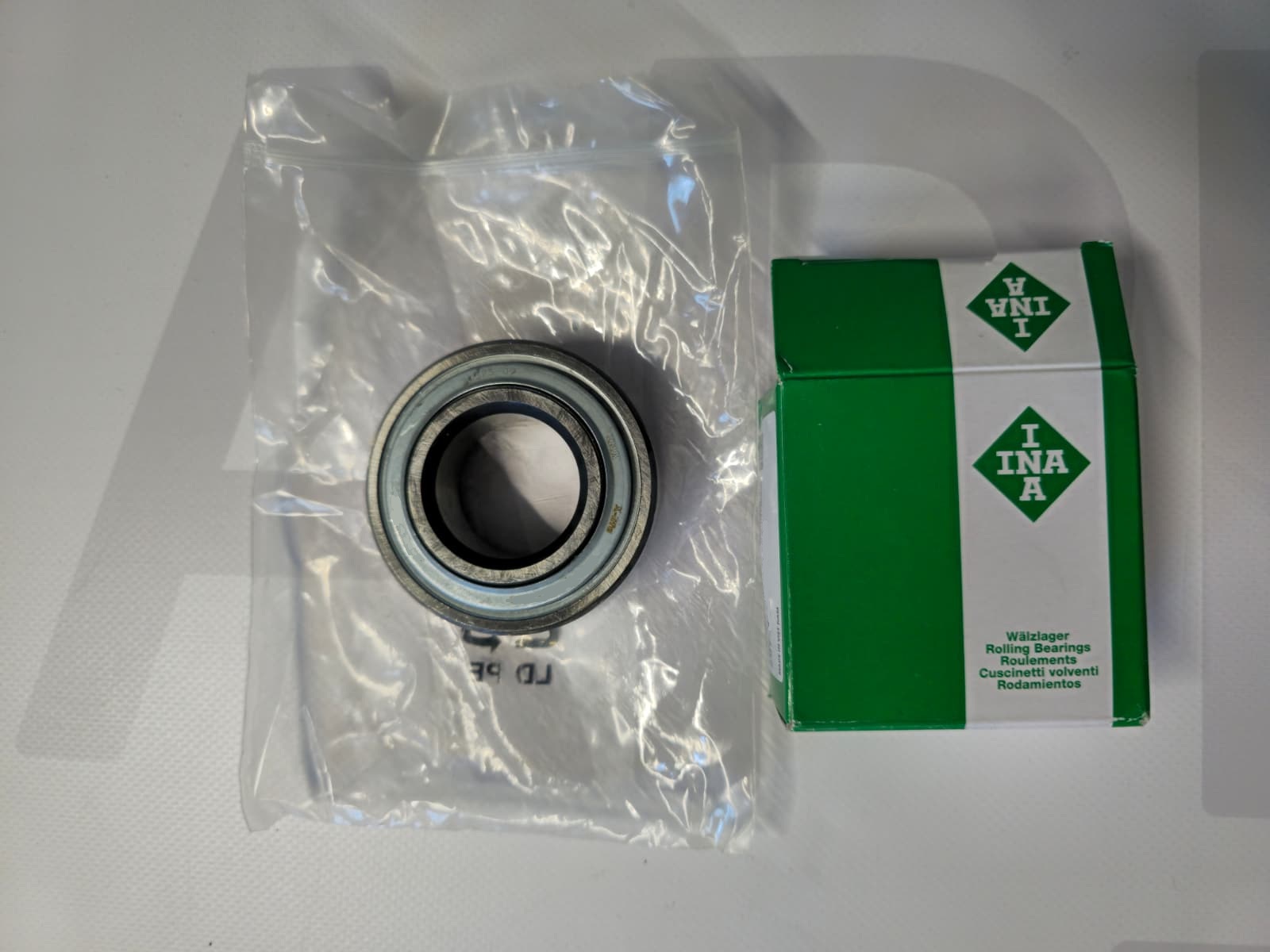 Metal rolling bearing and INA branded box